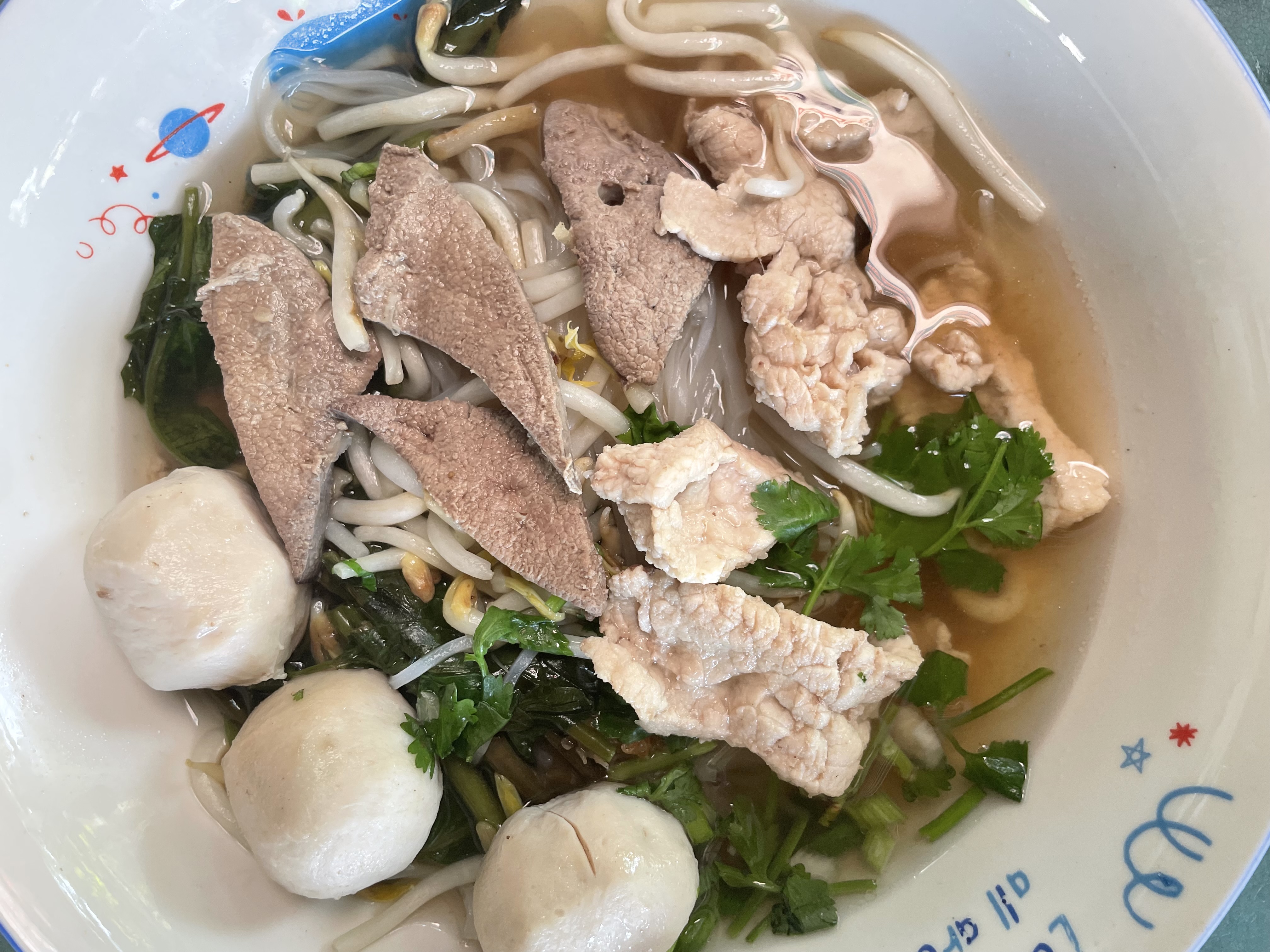 ก๋วยเตี๋ยวลูกชิ้นหมู/เนื้อ